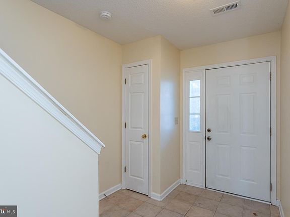 4th image of 2426 Avonlea Ln