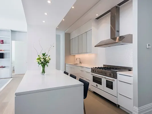 Sold by Sotheby's International Realty | media 3