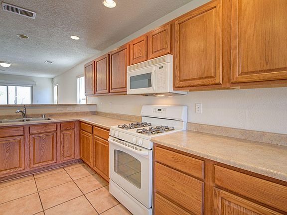 4th image of 1120 Carnival Ave SW
