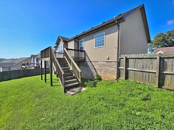 5th image of 1085 Castlerock Dr
