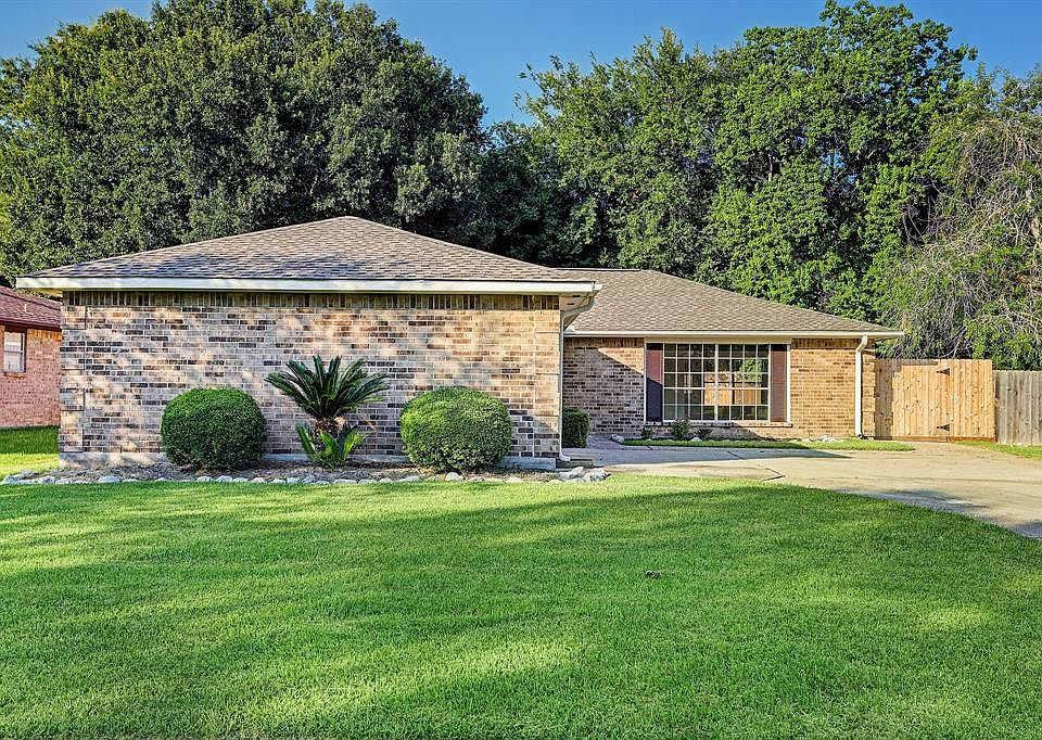 1st image of 306 Knoll Forest Dr