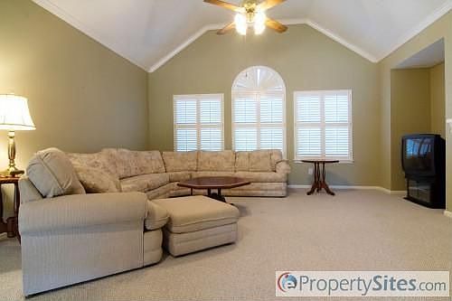 5th image of 301 Meadow Ct
