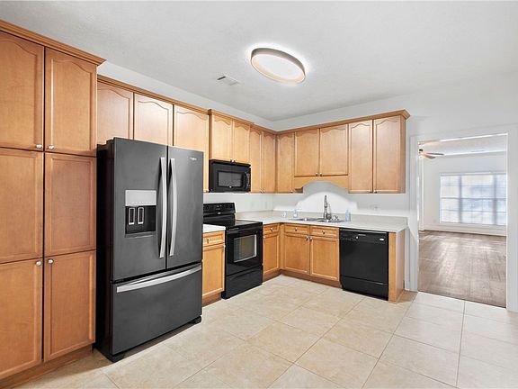 5th image of 1630 Academy Dr APT 608