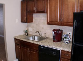 10132 Manchester Rd, Saint Louis, MO 63122