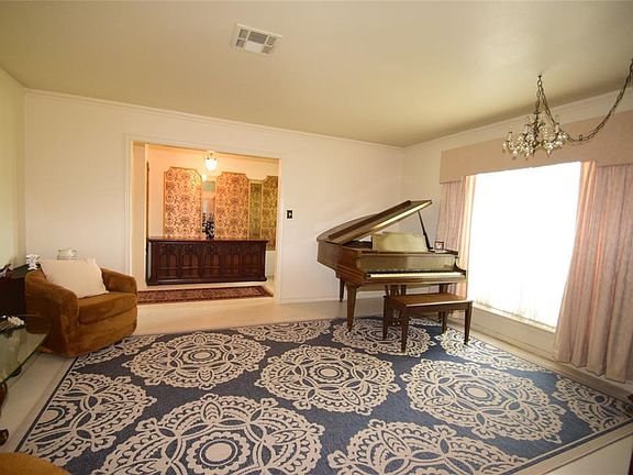 5th image of 610 Bendwood Dr