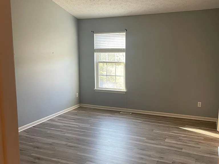 Master BEd with Ceiling Fan.