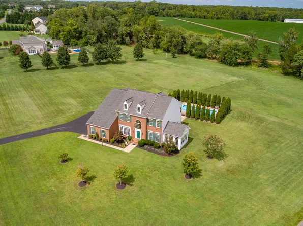 121 Stableside Ln, Fredericksburg, VA 22405