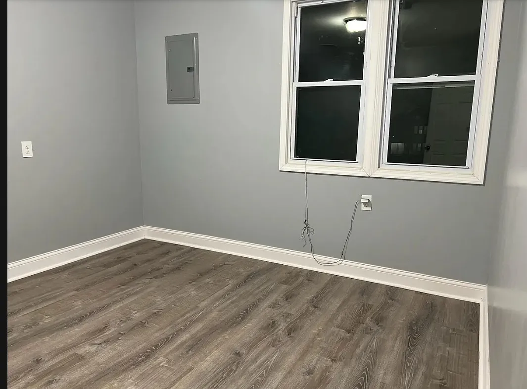2 bed, 3180 sqft, $999 — Photo 4