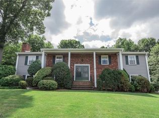 17 Copley Ct, North Haledon, NJ 07508