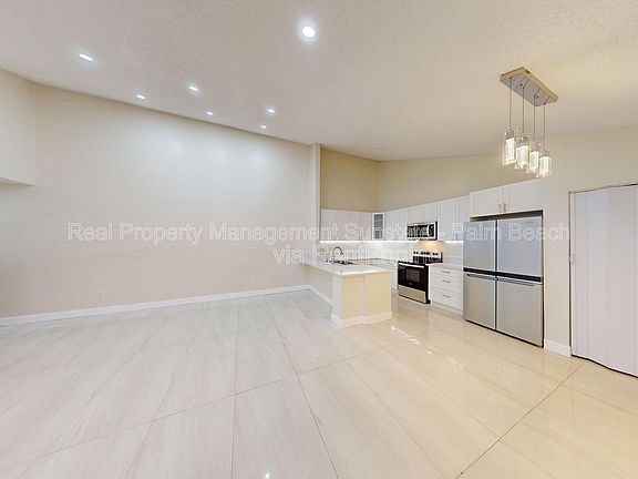 3rd image of 1080 Summit Place Cir APT A