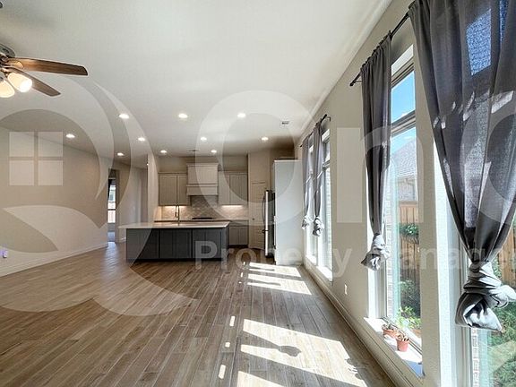 4th image of 1005 Queens Lake Trl