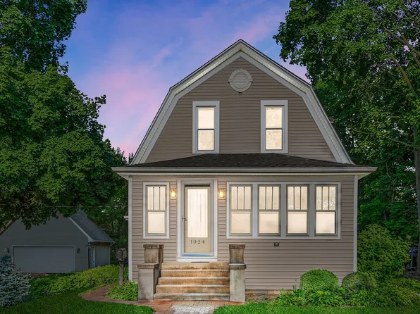 1024 N 5th Ave, St Charles, IL 60174