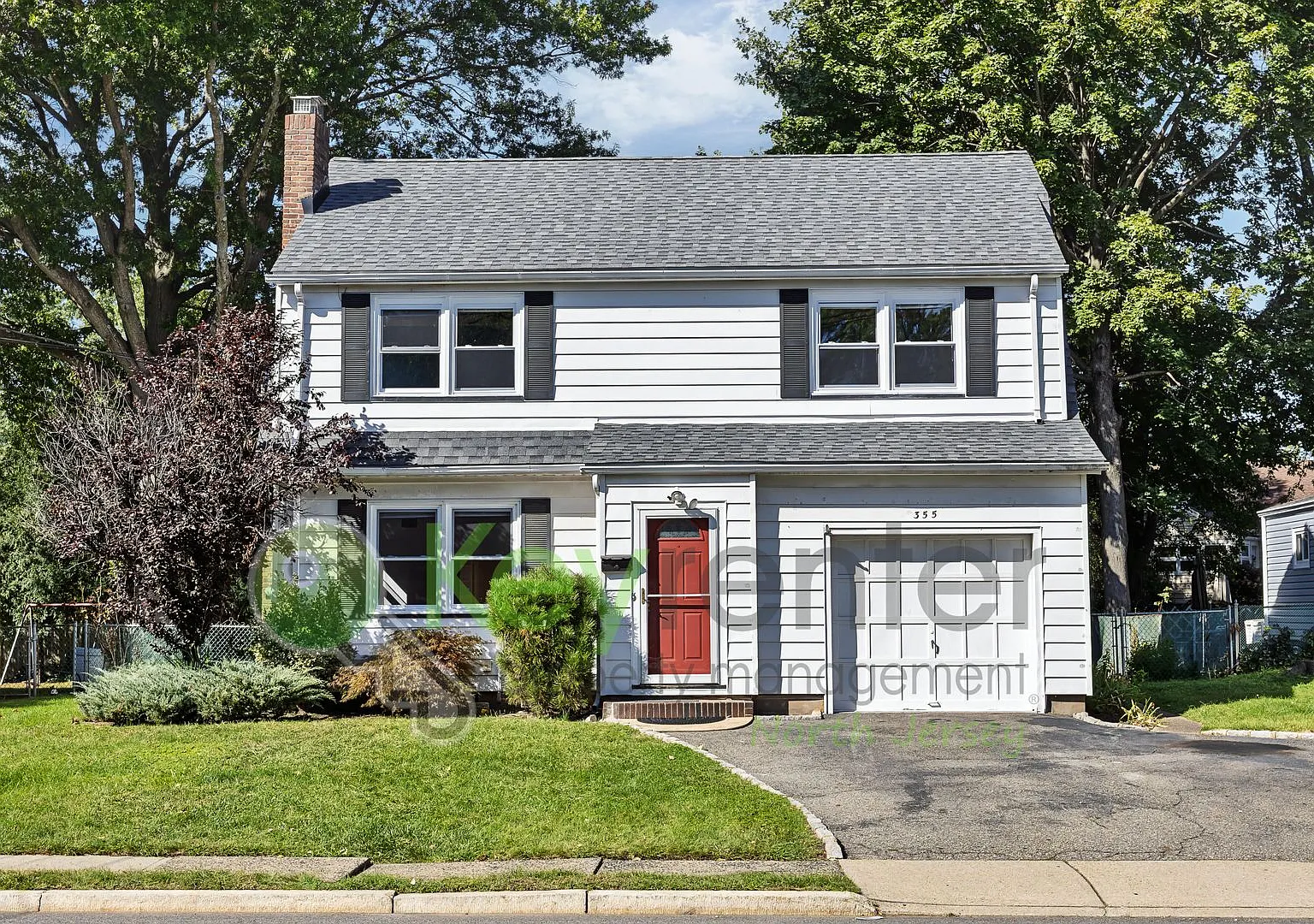 Spacious 3BR Bloomfield Home with Large Fenced Yard, Garage & Basement — Photo 1