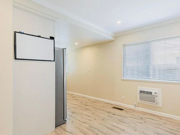 5th image of 130 Brenton Ct #130