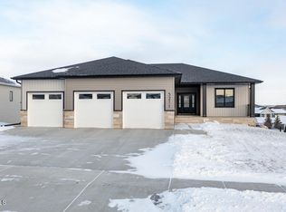 5211 Jasper Dr, Bismarck, ND 58503