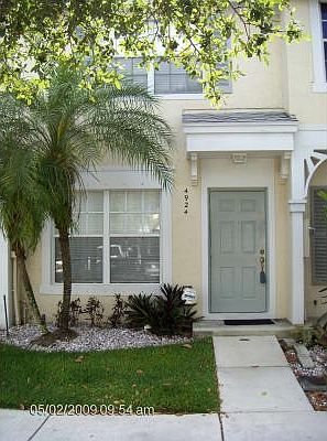 3rd image of 4924 SW 31st Ter