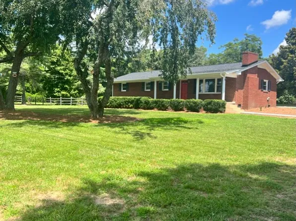 1515 Greenview Dr, Kernersville, NC 27284