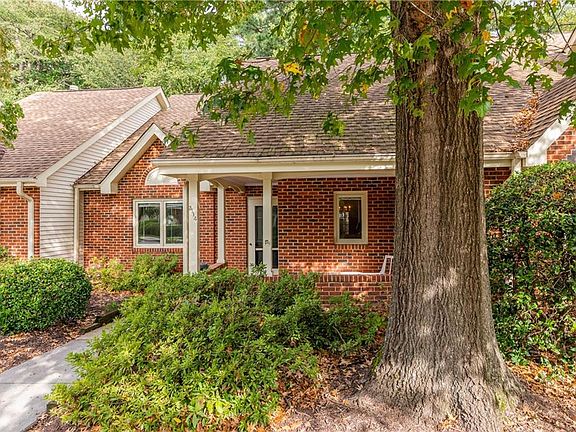 5th image of 3114 Lake Village Dr #31