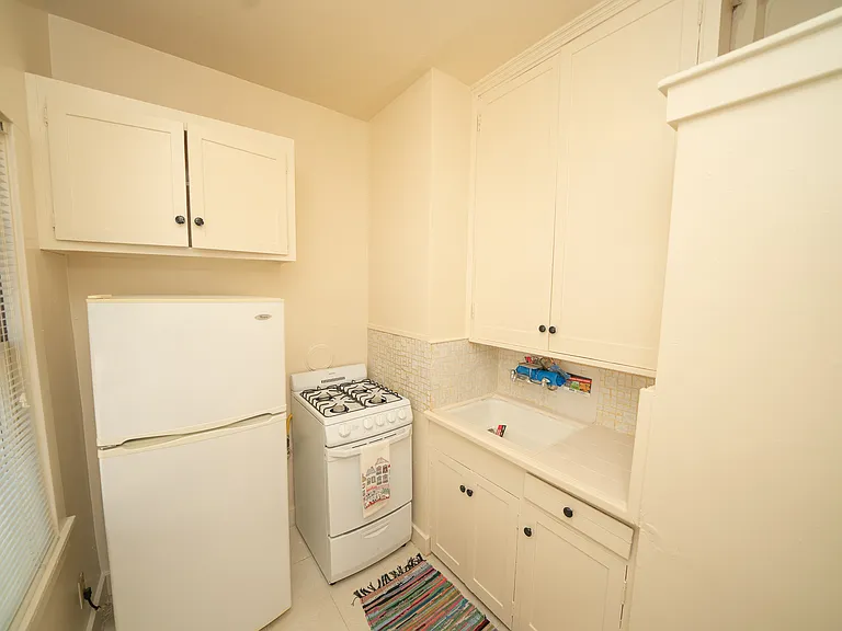818 25th St #116 — Photo 5