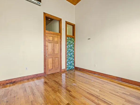 166 Wilson Avenue image 6 of 7