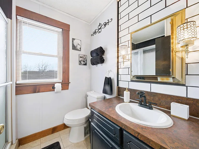 411 N Oak Ave — Photo 9