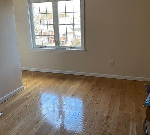 4th image of 7732 252nd St Floor 2