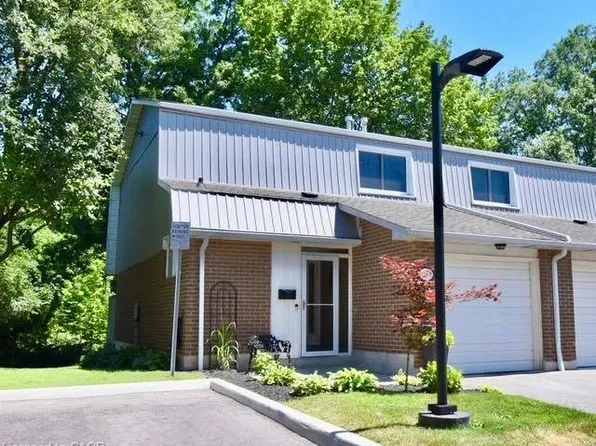 459 Woodview Rd #8, Burlington, ON L7N 2Z9
