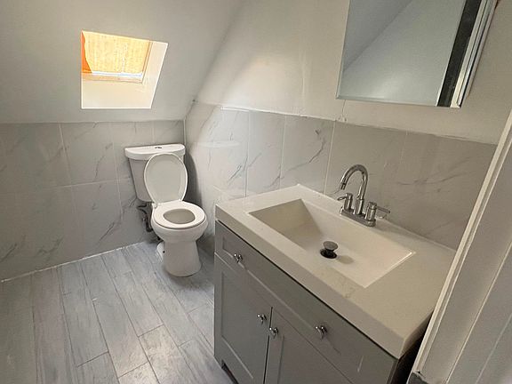 5th image of 104 Buena Vista Ave APT 1