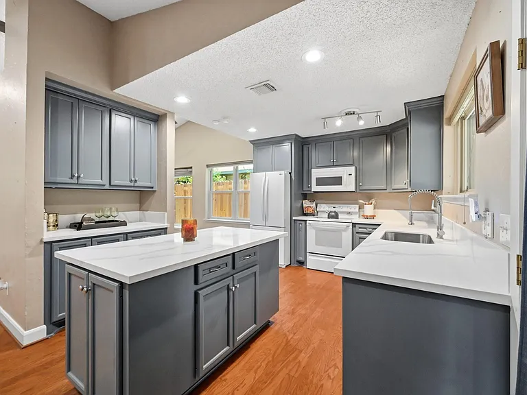 17511 Favor Bend Ct — Photo 21