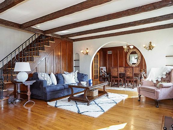 4th image of 55 Marlborough Ct