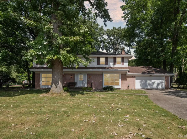 603 Greenwich Ln, Grand Blanc, MI 48439