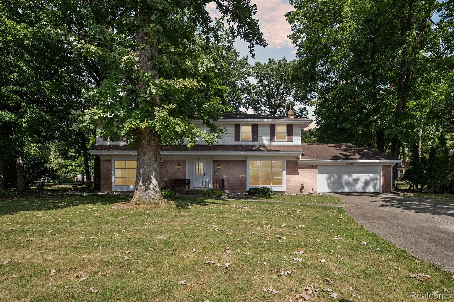 603 Greenwich Ln photo 1