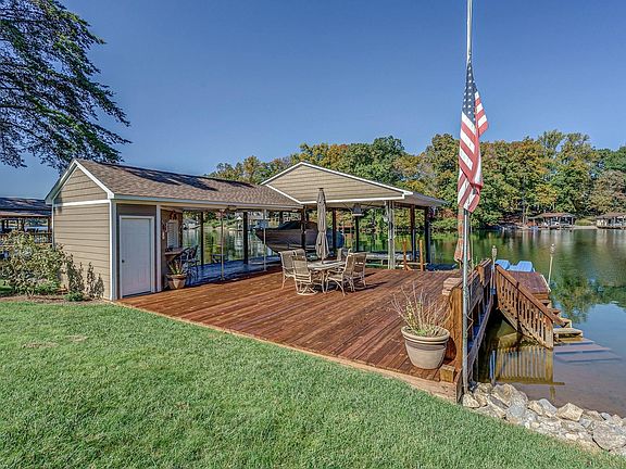 3rd image of 280 Tracy Dr