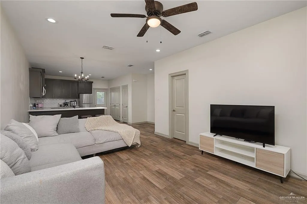 3 bed, 2.0 bath, 1364 sqft, $1,500 — Photo 4