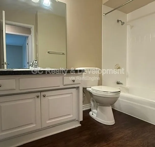 20 Simpson St #G — Photo 8