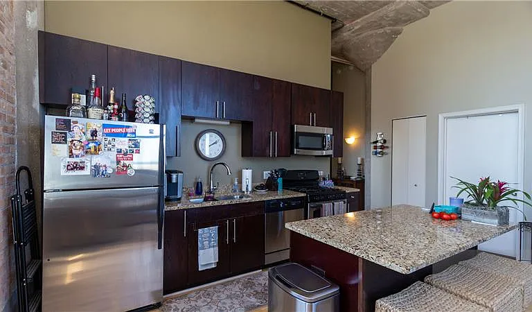320 E 21st St #610 — Photo 6