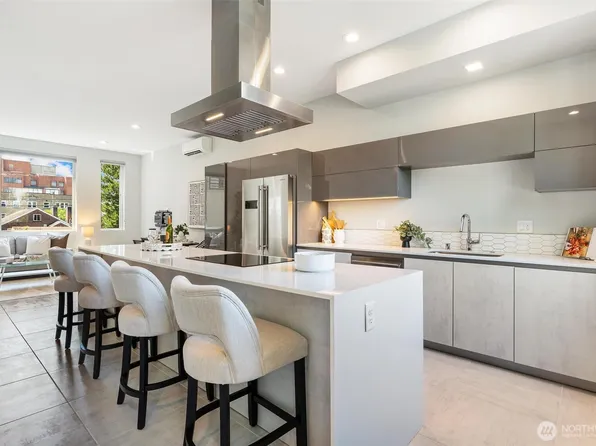 305 17th Avenue E, Seattle, WA 98112