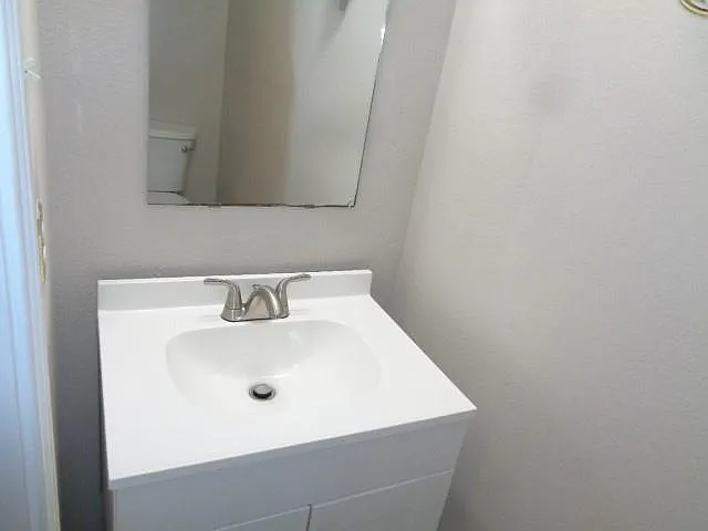 810 Oak West Dr — Photo 4
