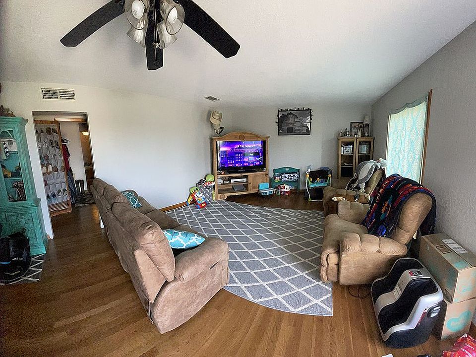 2nd image of 602 Gardner St