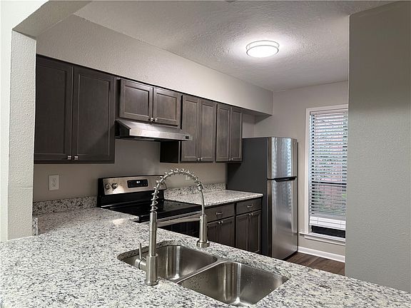 5th image of 3923 Old Oaks Dr
