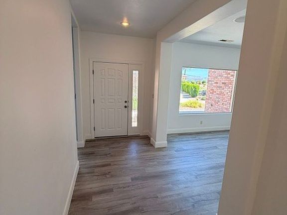 3rd image of 685 W Windsor Dr