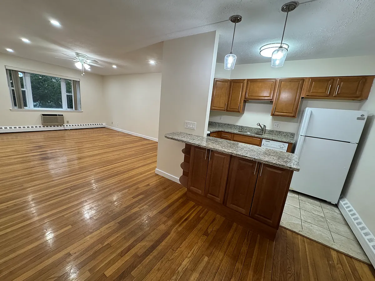 Building Photo - 55 Parkman St #2