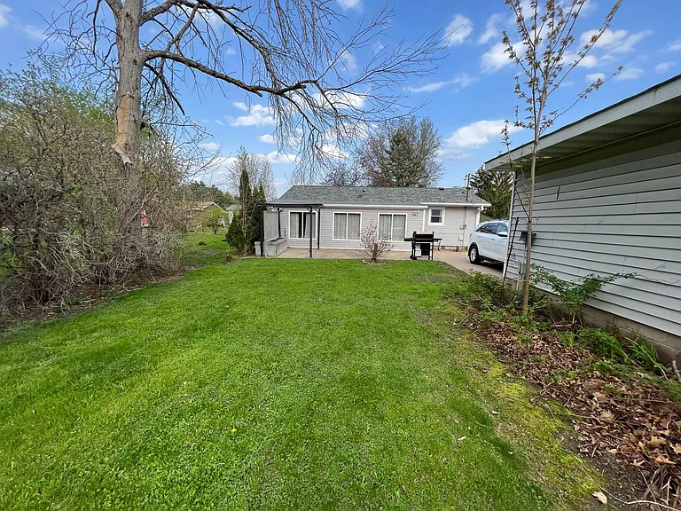 2819 Marion St — Photo 2