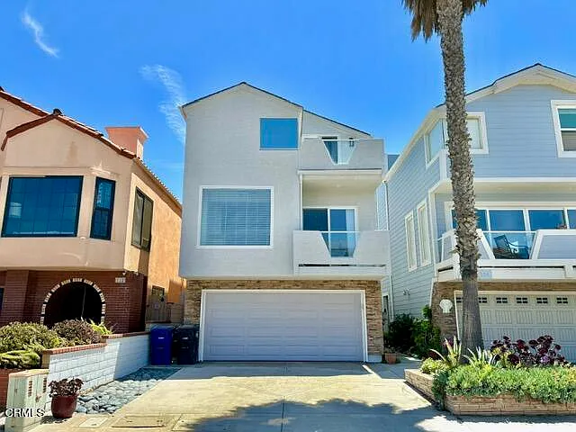 3 bed, 3.5 bath, 2168 sqft, $5,200 — Photo 1