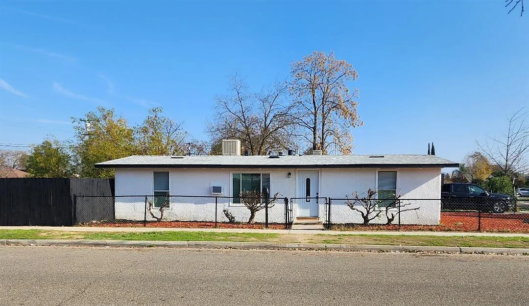 1105 E Kaviland Ave photo 1