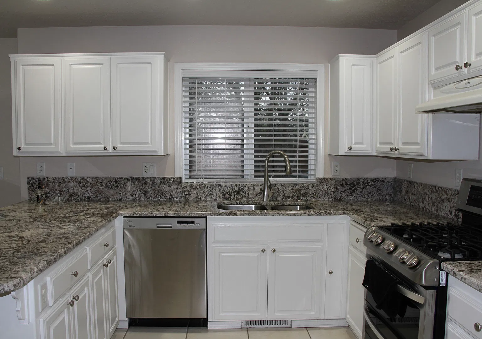 Modern and Luxurious Touches Throughout This Amazing Home — Photo 2