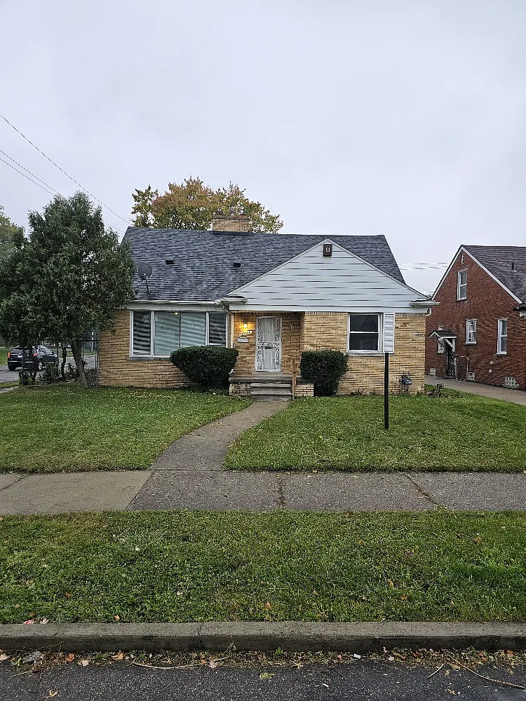 4 bed, 1300 sqft, $1,500 — Photo 1
