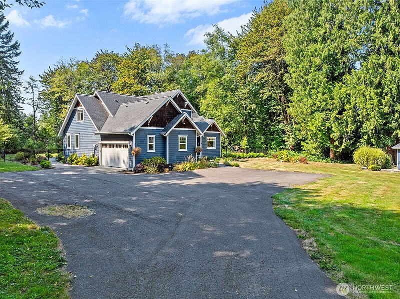 5th image of 1640 Springwood Avenue NE