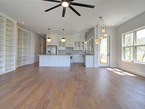 4th image of 218 N Church Ave #4