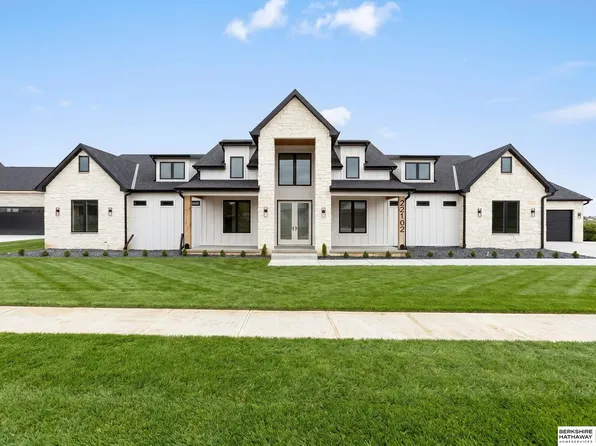 22102 Hackberry Cir, Gretna, NE 68028